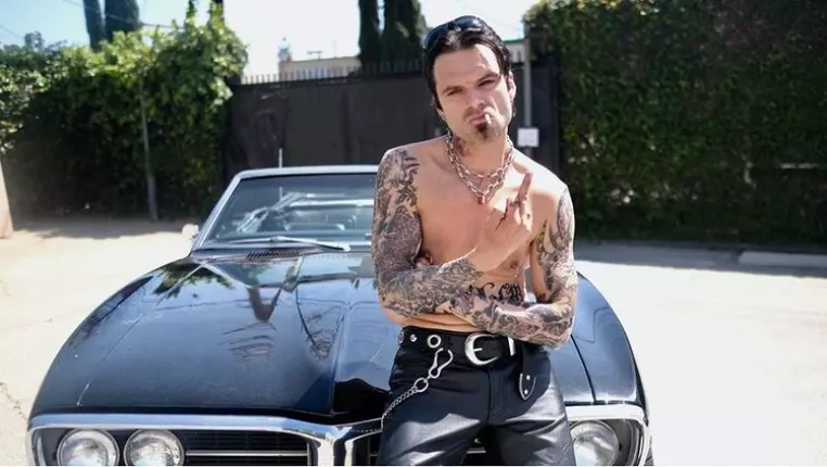 sebastian-stan-in-rolul-fostului-sot-al-pamelei-anderson