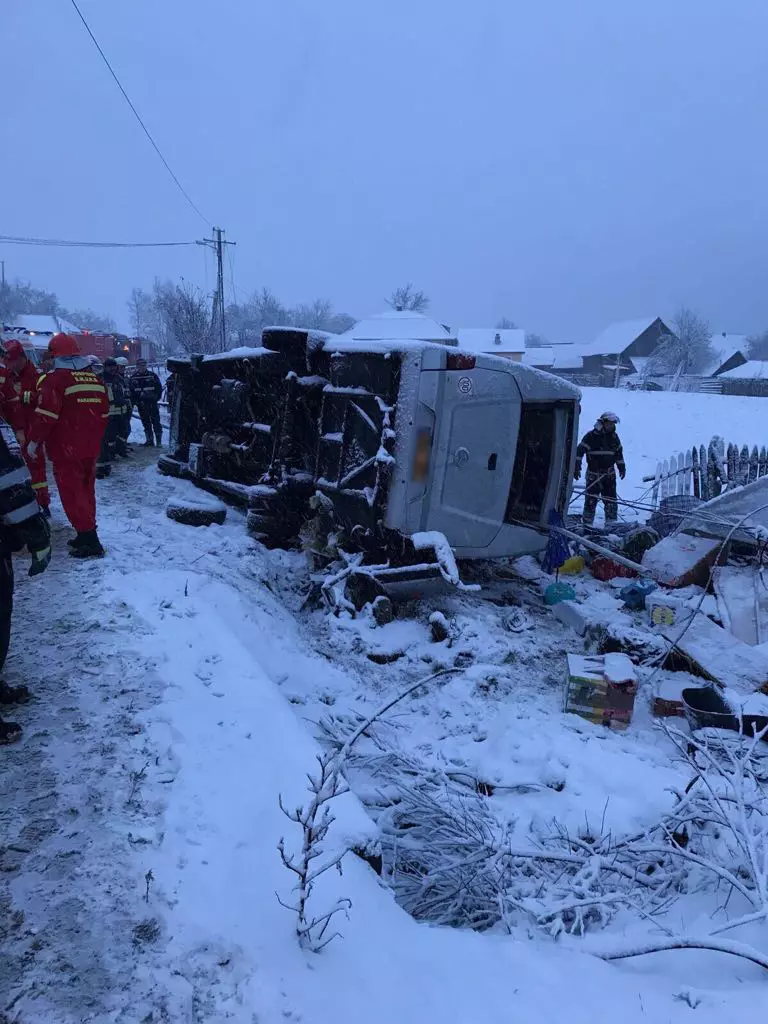 Accident rutier cu 2 morți și 18 răniți grav, în Harghita