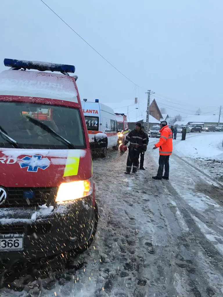Accident rutier cu 2 morți și 11 răniți grav, în Harghita