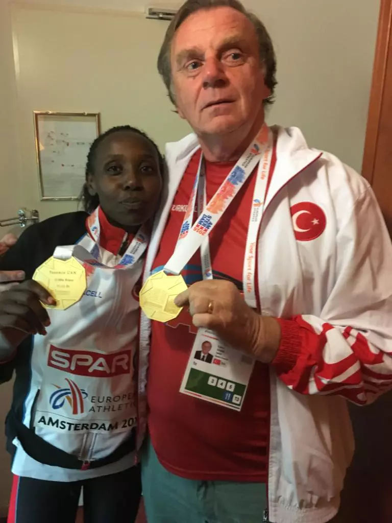 Carol Șanta și Yasemine Can, una din atletele lui