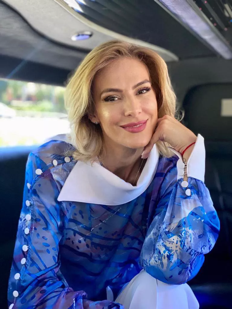 roxana-ciuhulescu-a-pozat-in-playboy-4