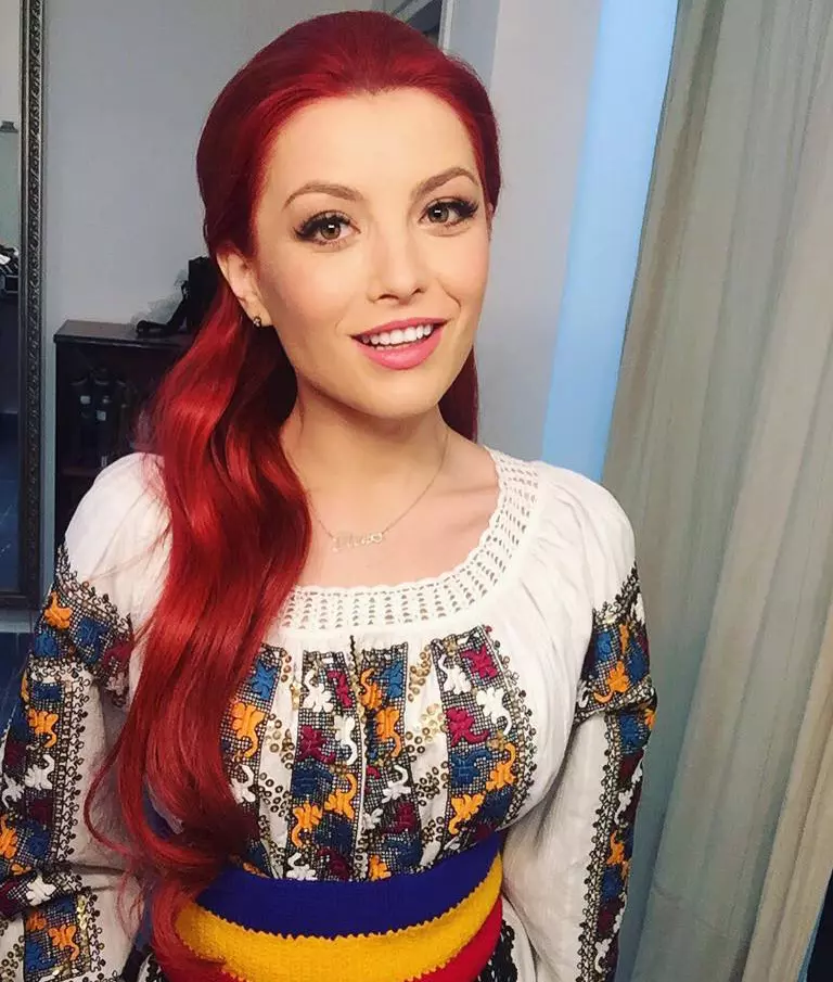 elena-gheorghe-costum.jpg