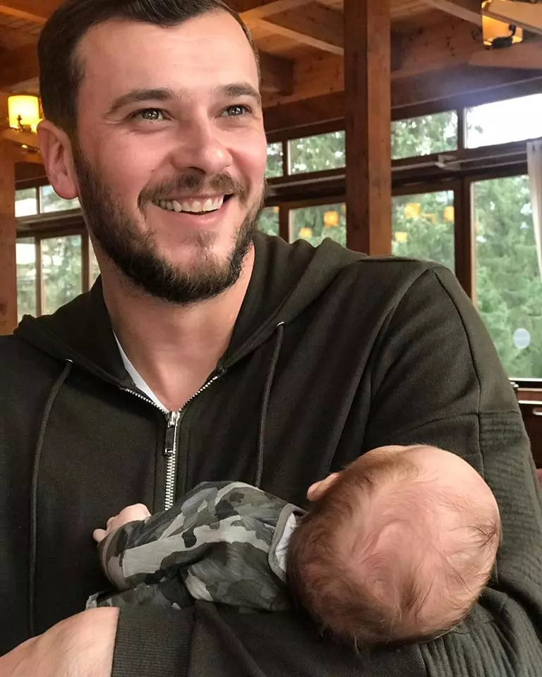 Dan Cruceru cu bebelușul