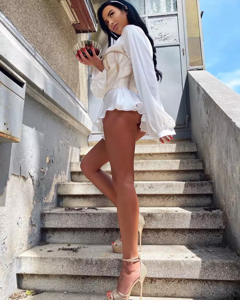 cu-ce-se-ocupa-daniela-crudu-3