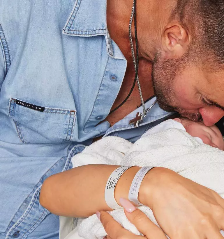 Andreea Sasu a născut (2)