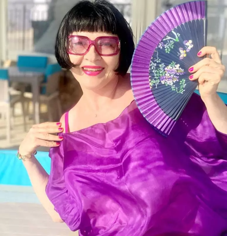 neti sandu in costum de baie 4