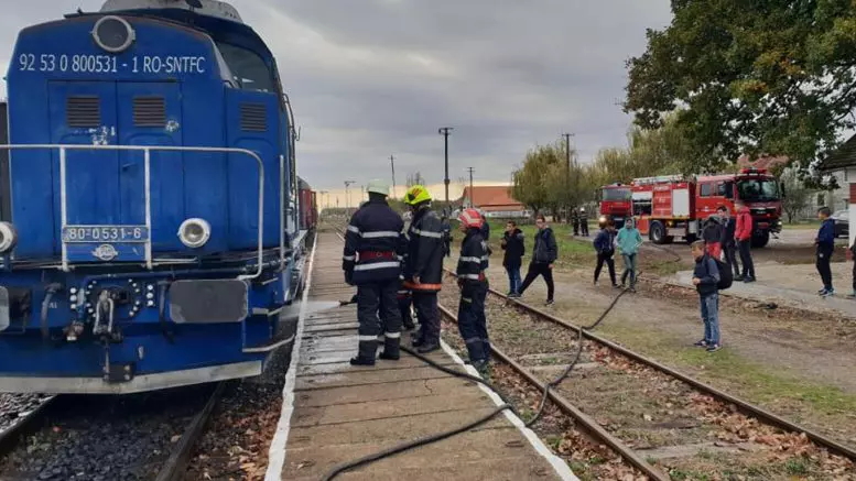 Locomotiva unui tren a luat foc în mers, în județul Satu Mare (5)