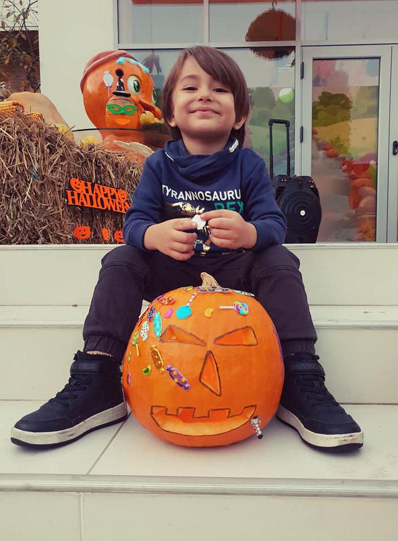 Cristi Mitrea, distracție de Halloween cu fiul său. Au ...