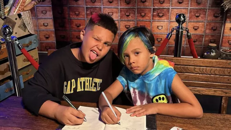 Copii Alex Velea și Antonia