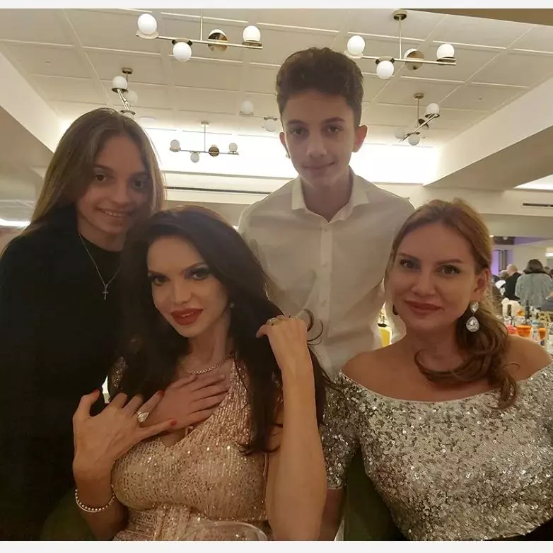cristina-spatar-si-copiii-sai-1