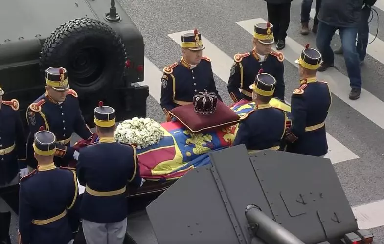 rege mihai afet de tun 2