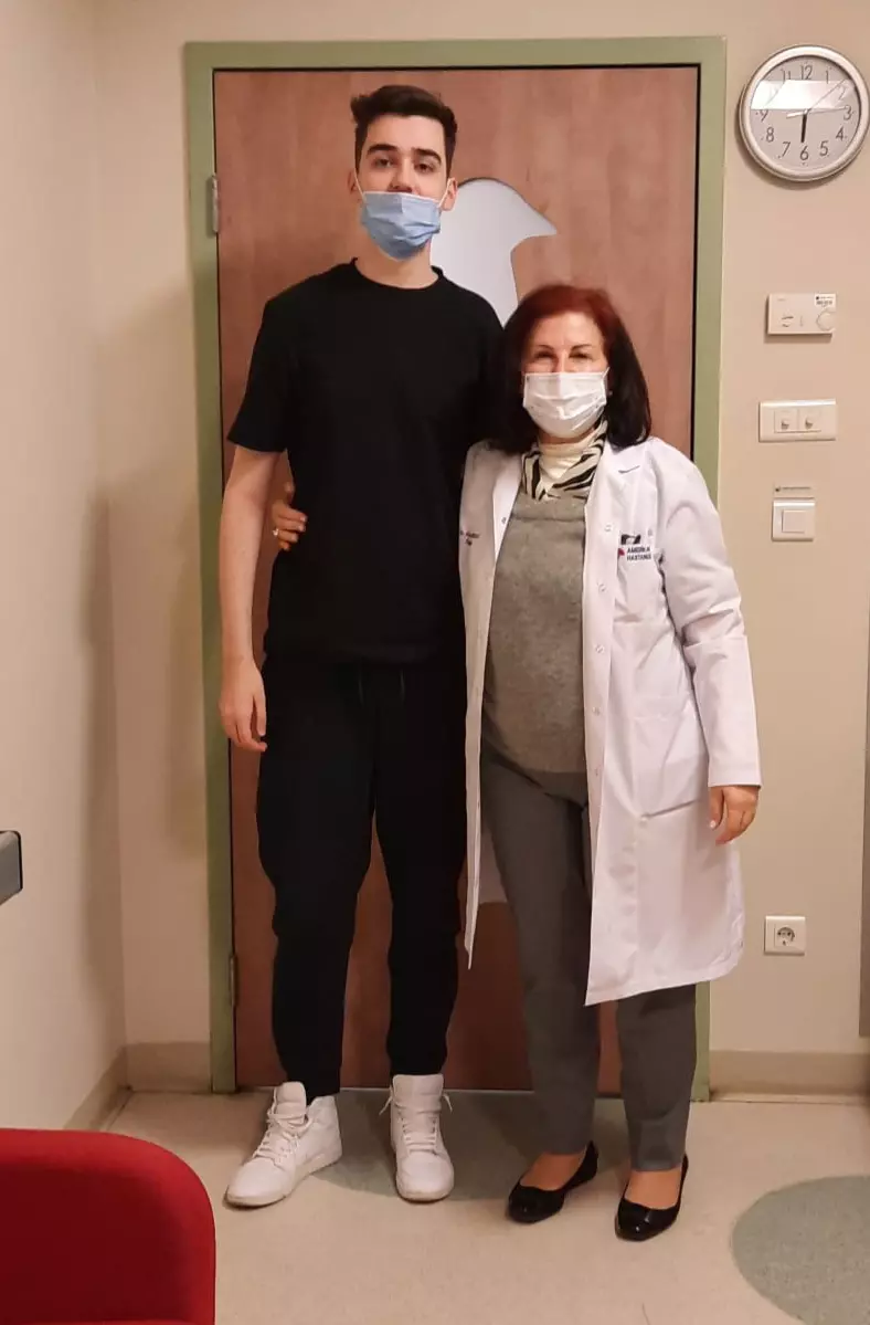 2--alex-alaturi-de-rejin-kebudi-medicul-turc-care-il-trateaza