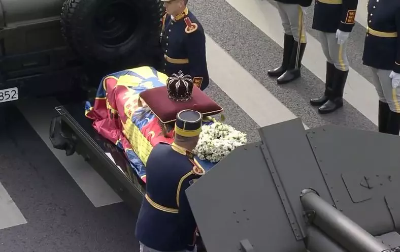 rege mihai afet de tun 3