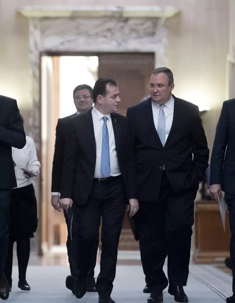 Nicolae Ciuca, la putin timp dupa ce a fost numit ministru al Apararii, langa premierul Ludovic Orban (2019). Foto: Hepta