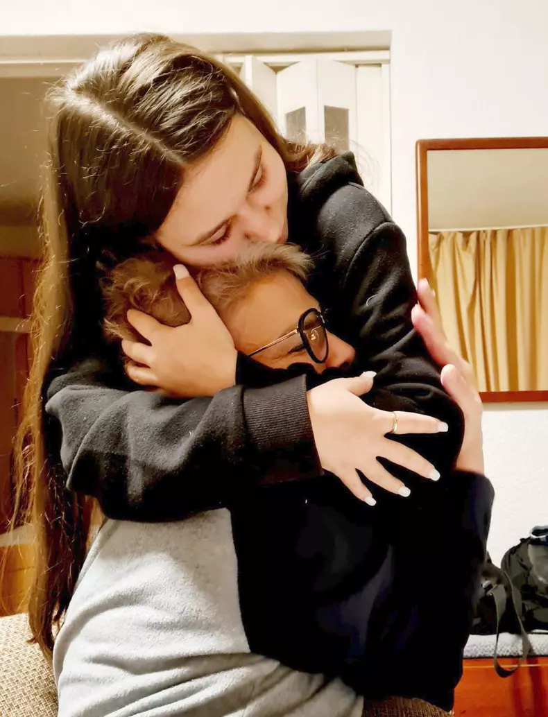 teo-trandafir-si-fiica-maya