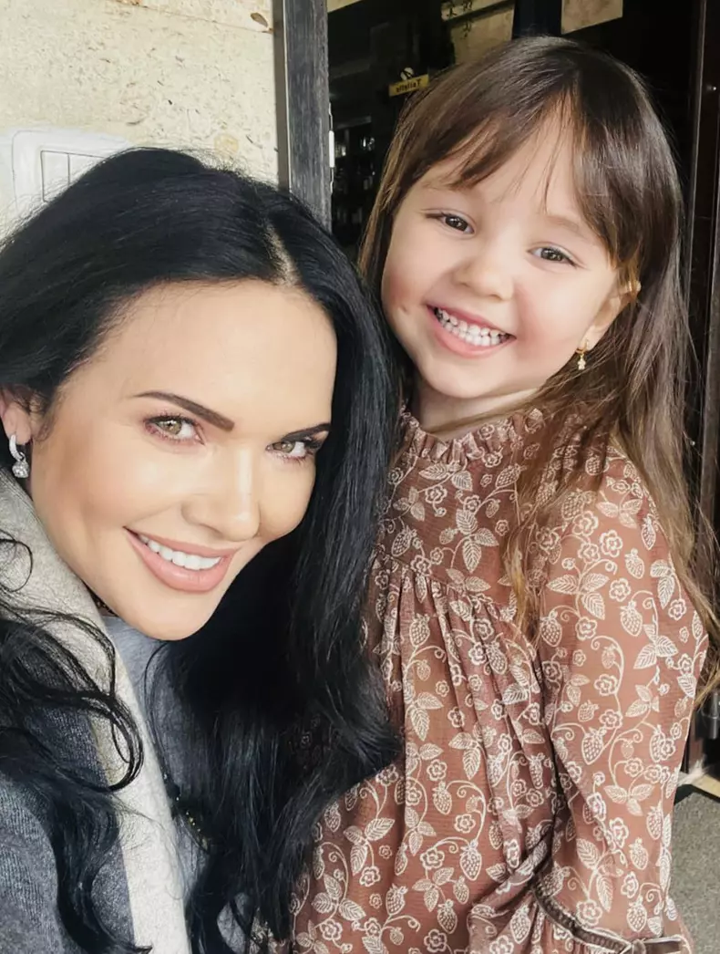 Ioana Simion și nepoțica (2)