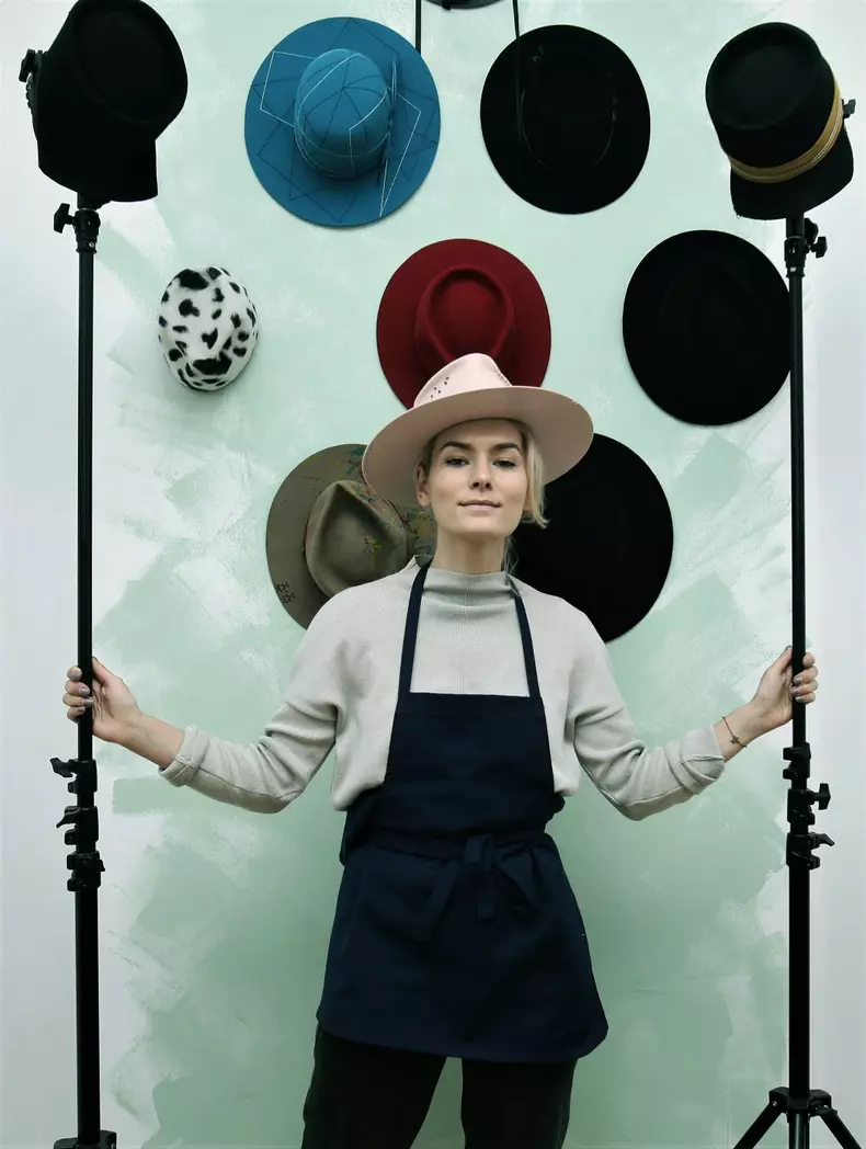 Maria Dumitrache face pălării pentru vedete