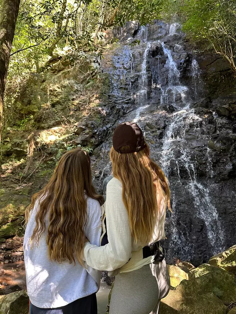 Gisele Bundchen si sora ei (5)