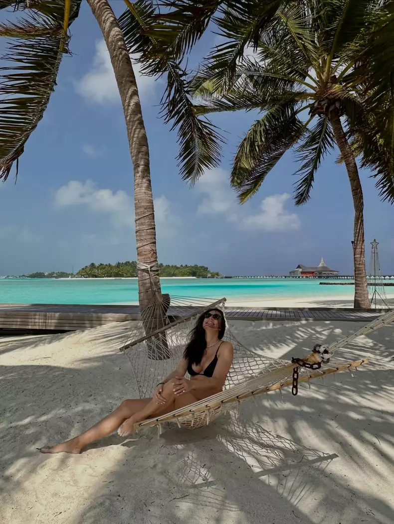 Andreea Raicu plaja in Maldive