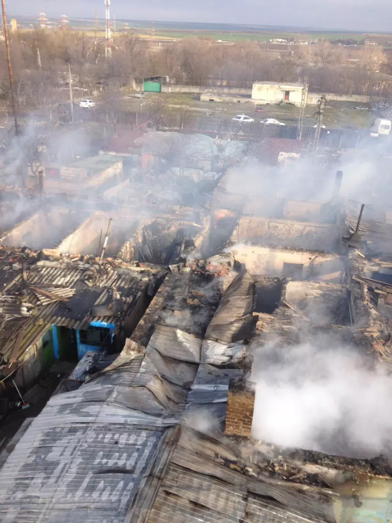 Incendiu puternic la Medgidia. Zece case au fost distruse de flăcări