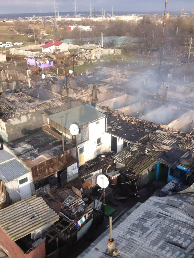 Incendiu puternic la Medgidia. Zece case au fost distruse de flăcări
