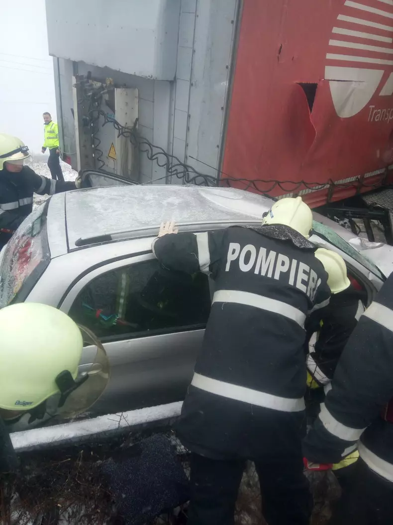 Un mort şi doi răniţi, în urma unui accident în județul Olt