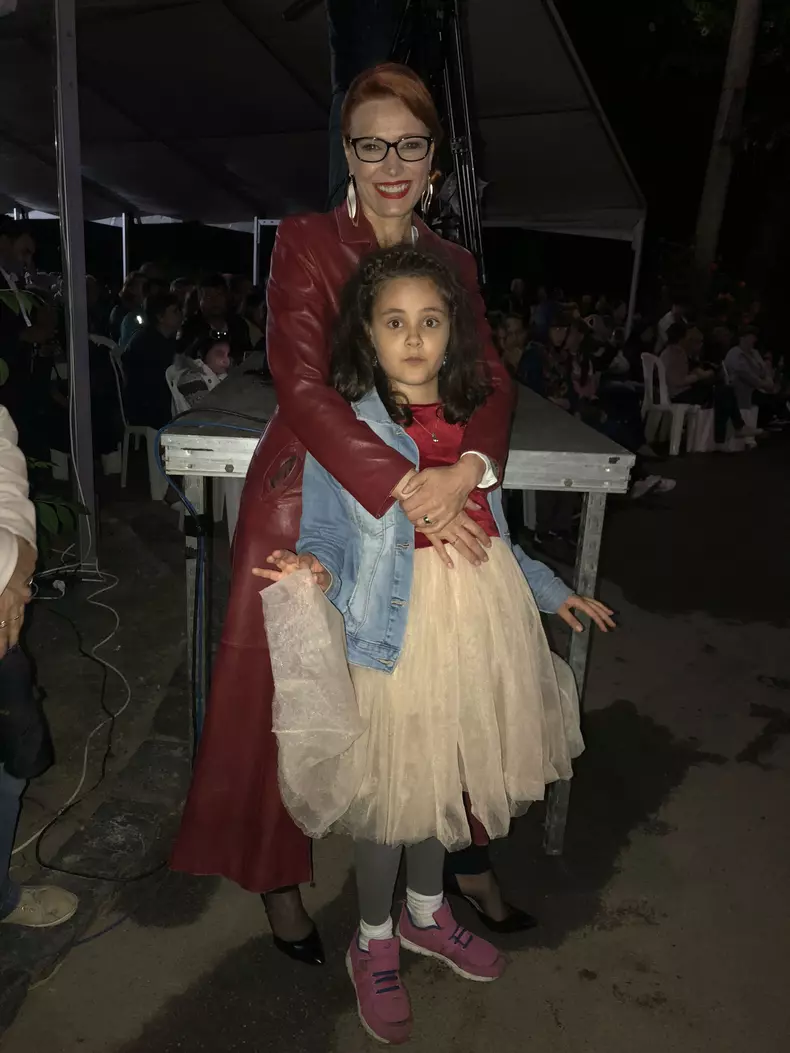 Actrița Monica Davidescu și fetița sa, Dora