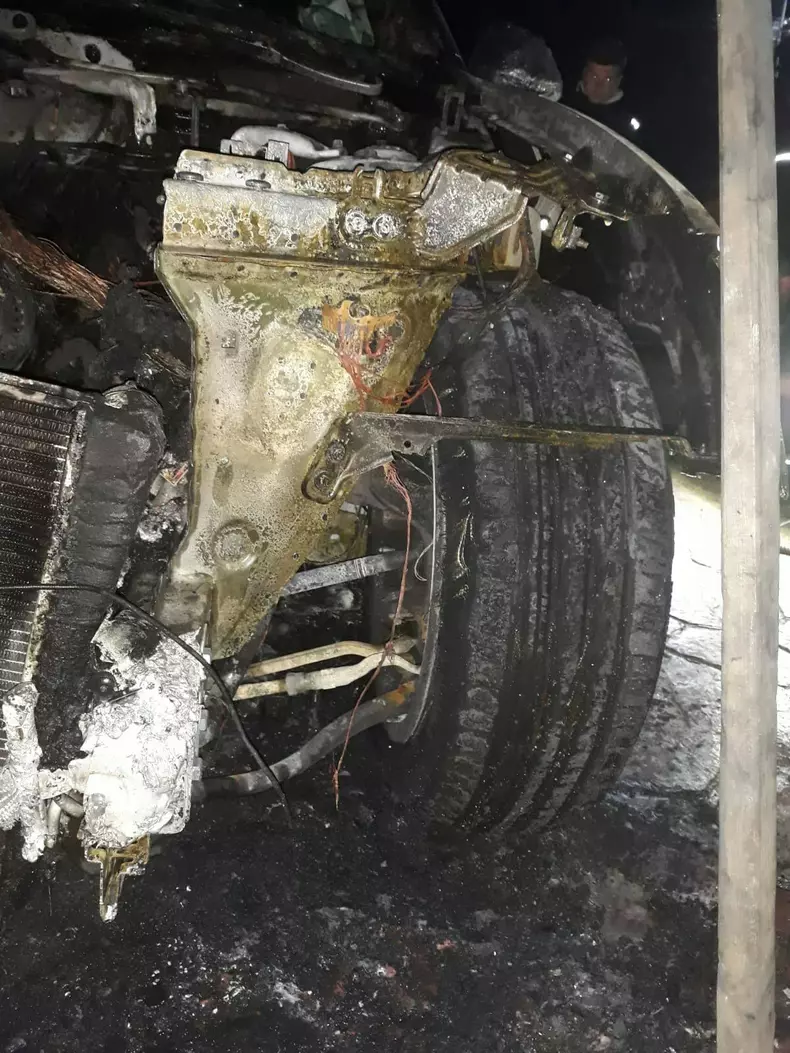 Mașina Georgetei Rus, fost consilier județean din Timiș, a luat foc (2)