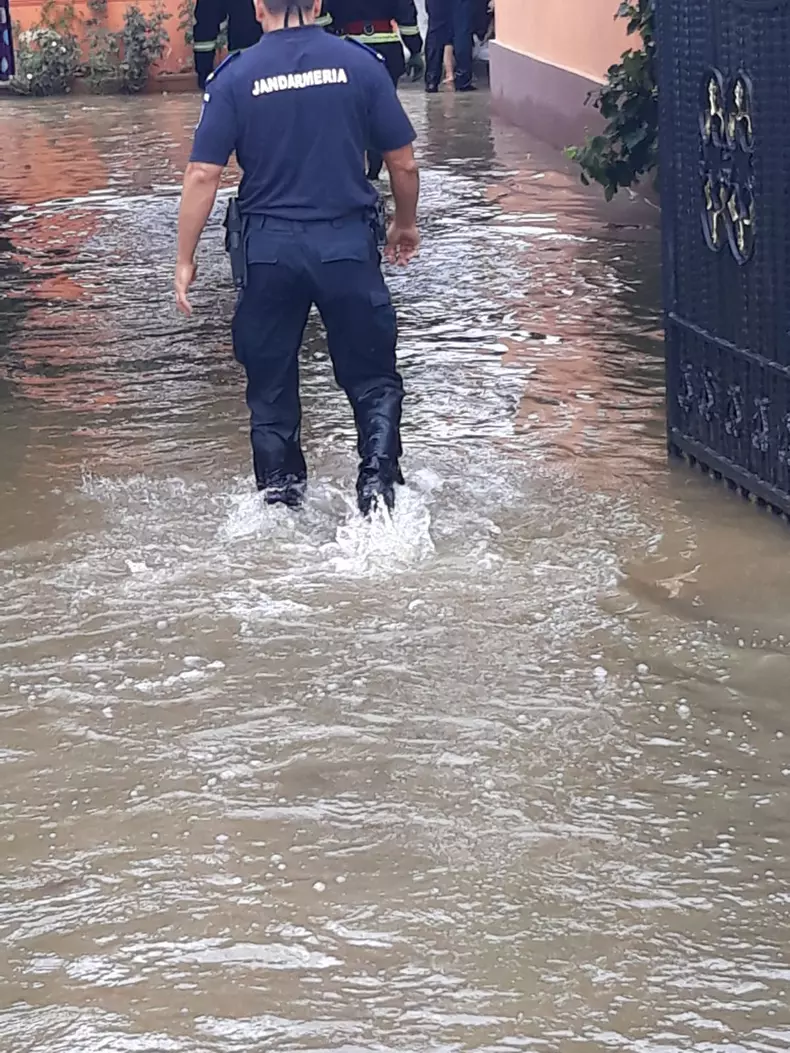 inundatii-babeni-valcea-jandarmerie (13)