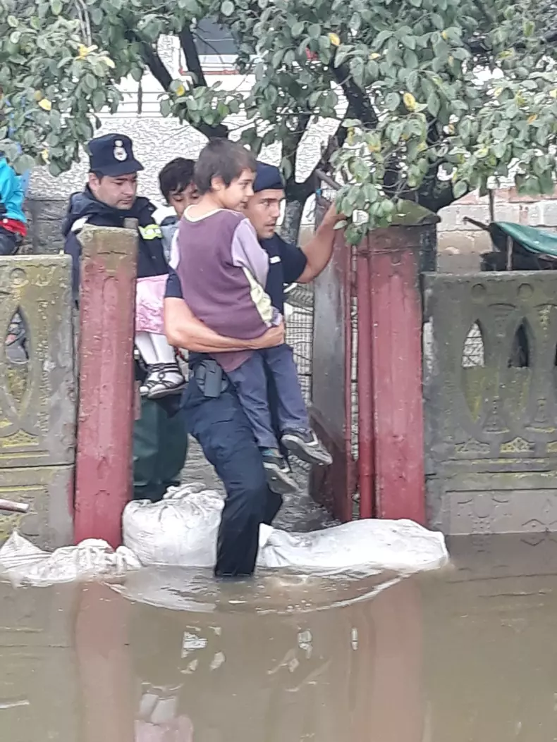 inundatii-babeni-valcea-jandarmerie (16)