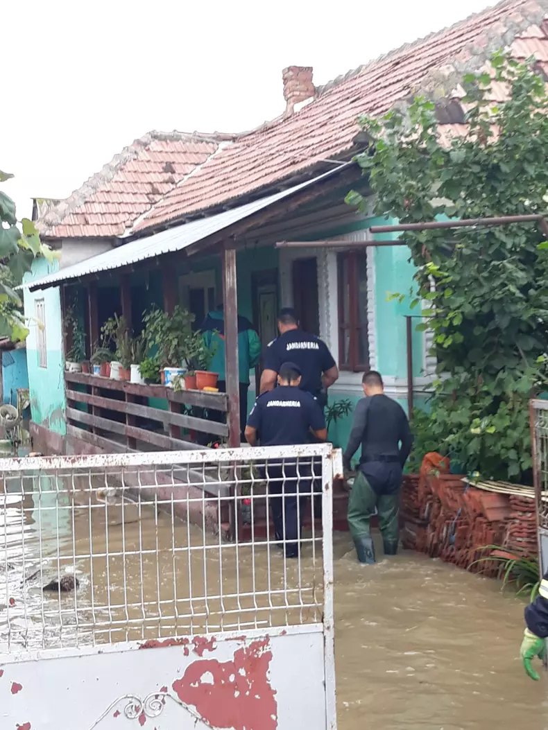 inundatii-babeni-valcea-jandarmerie (19)