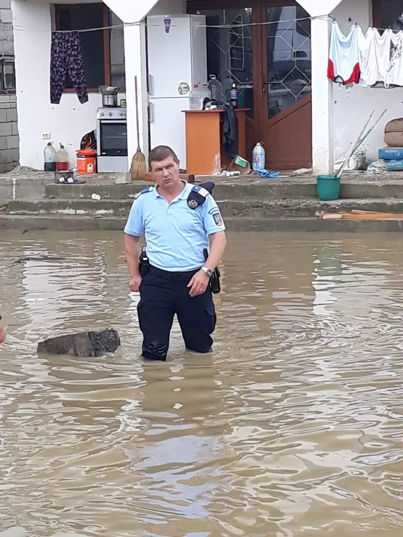 inundatii-babeni-valcea-jandarmerie (2)