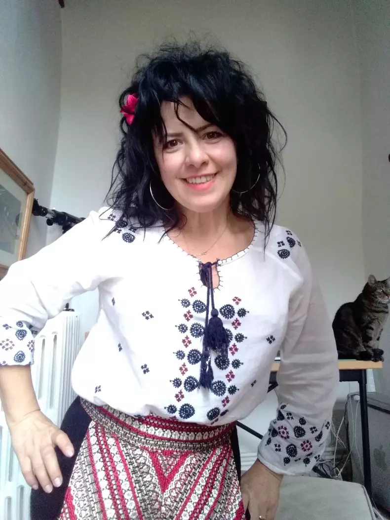 veronica gordon-costum popular