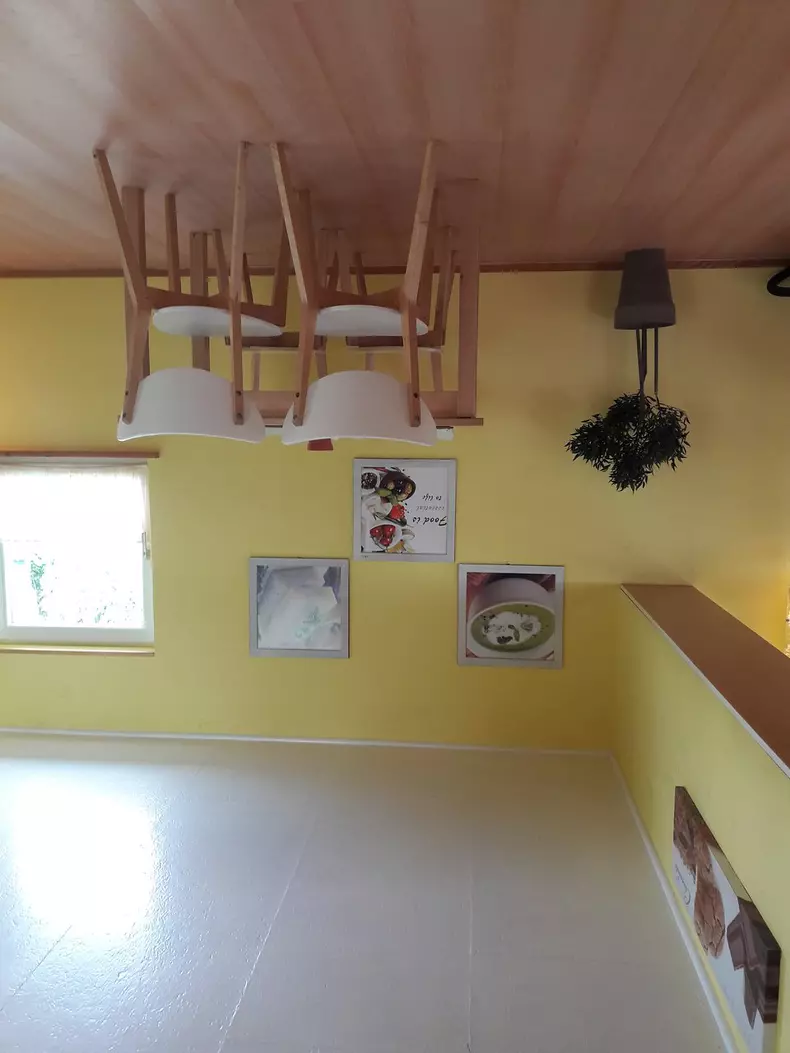 Upside Down House, Trassenheide3