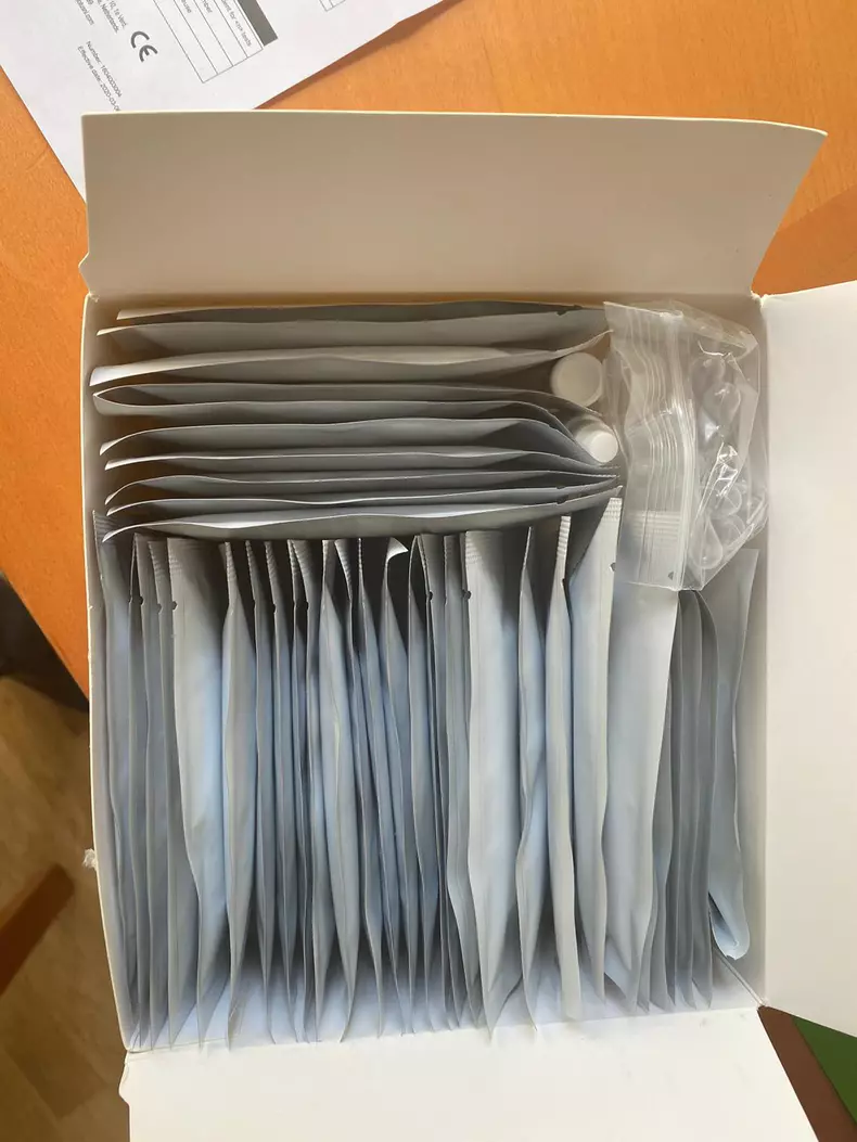 Teste pentru depistarea coronavirusului, aduse în țară cu documente false (Sursa foto: Poliția Capitalei)