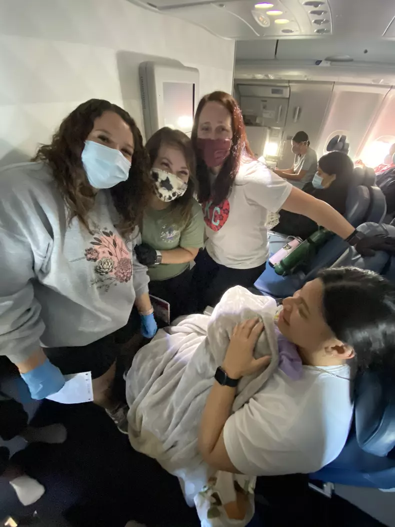 Naștere în avion FOTO: twitter/Hawaii Pacific Health
