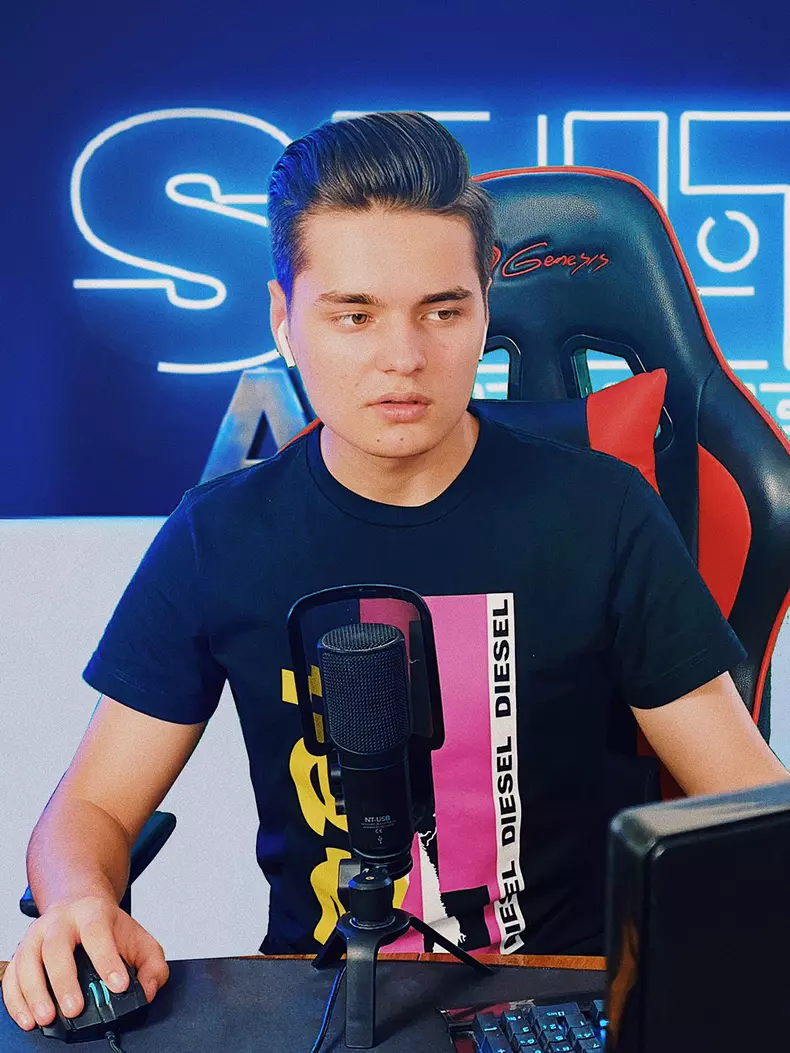 selly-tinute-comentate-de-iulia-albu-4