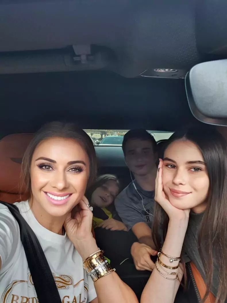 anamaria-prodan-si-rebecca-1-1