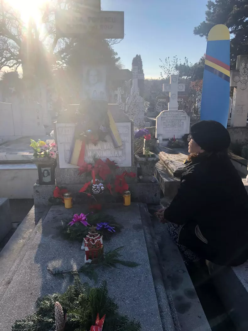 adriana-trandafir-cimitir-stela-popescu-1
