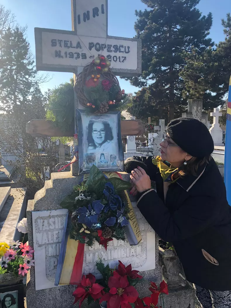 adriana-trandafir-cimitir-stela-popescu-2