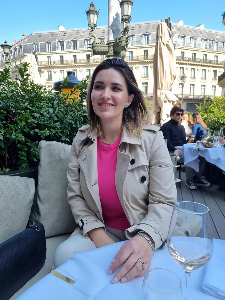 ela-craciun-in-paris