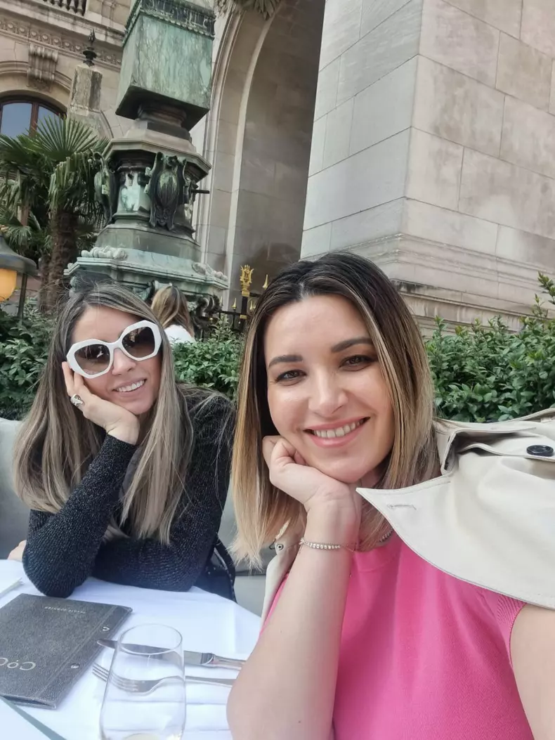 ela-craciun-si-diana-nicolaie-la-paris