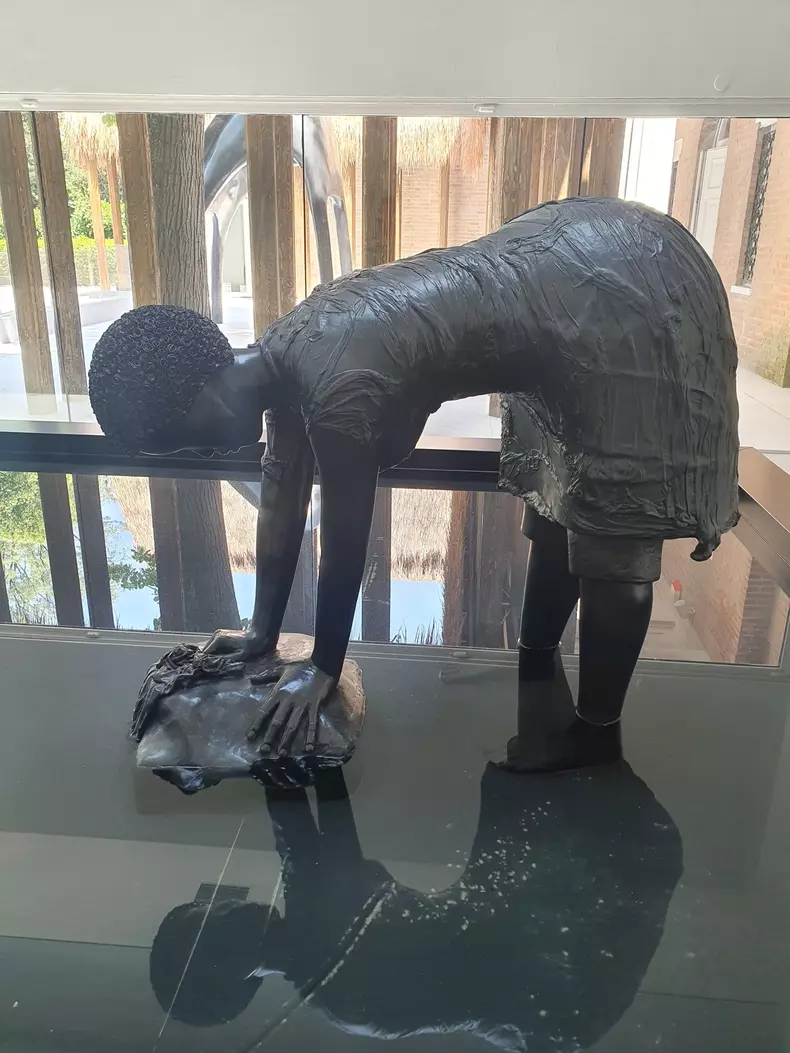 7simone-leigh-last-garment-ultima-haina