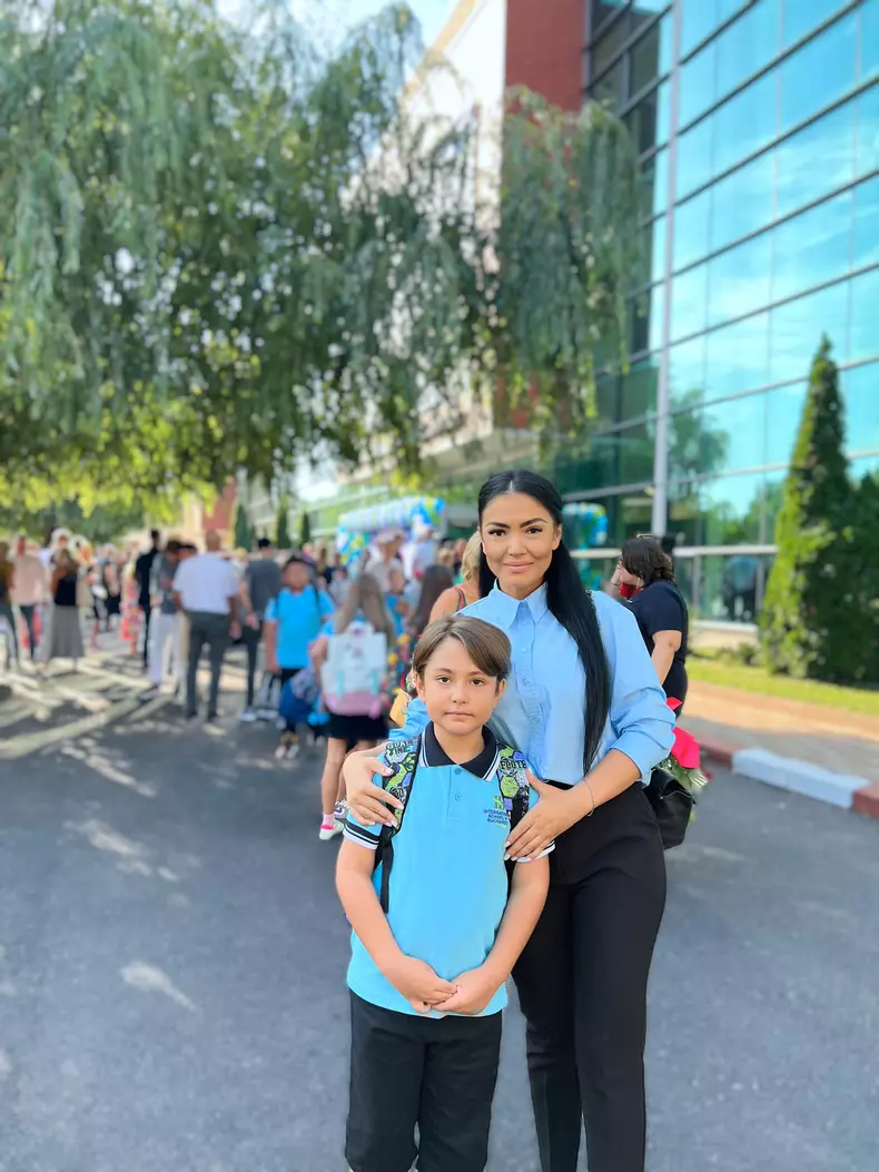 baiatul-andreei-mantea-la-scoala