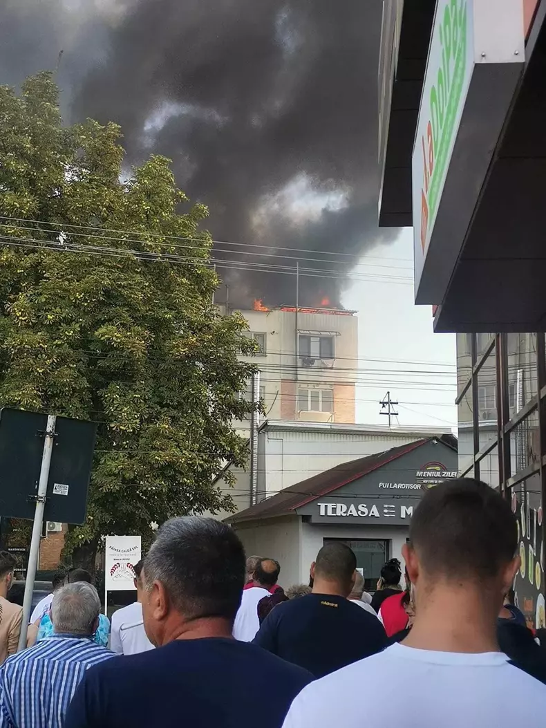 incendiu-husi-2