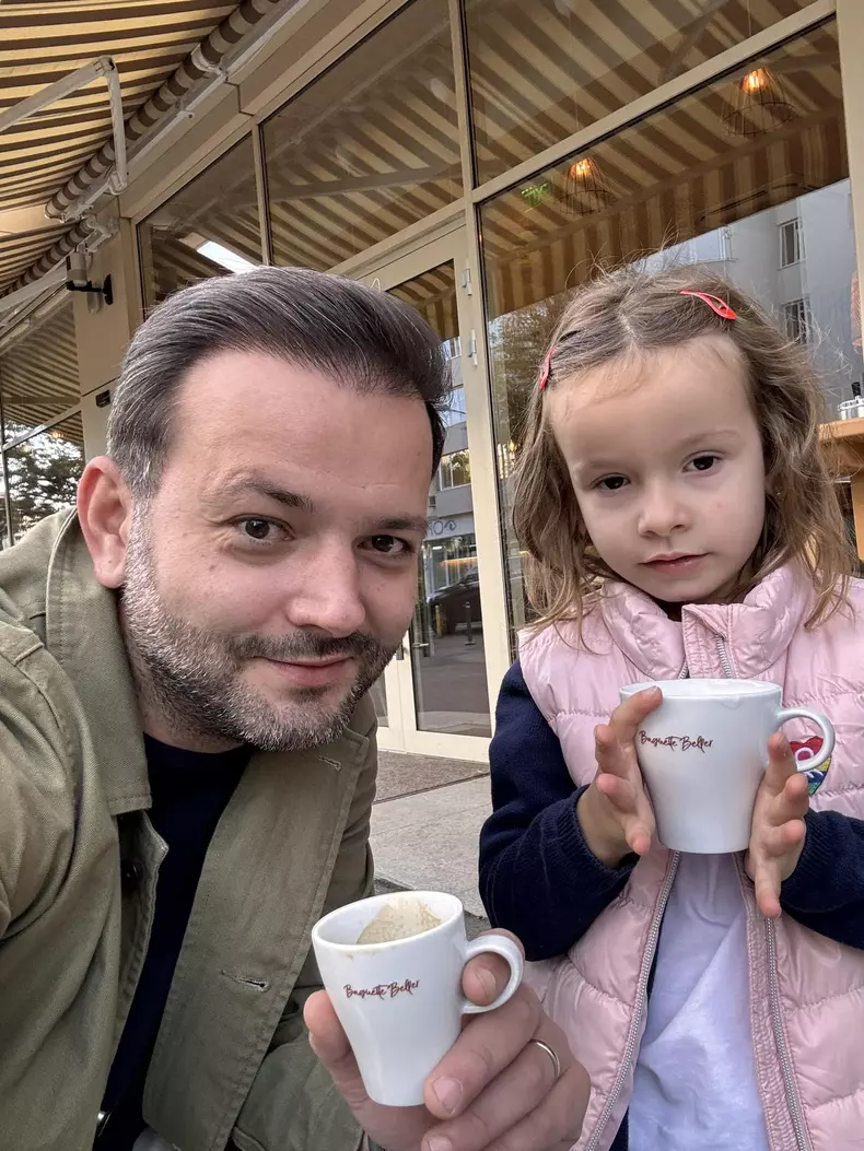 Mihai Morar și fetele sale (8)