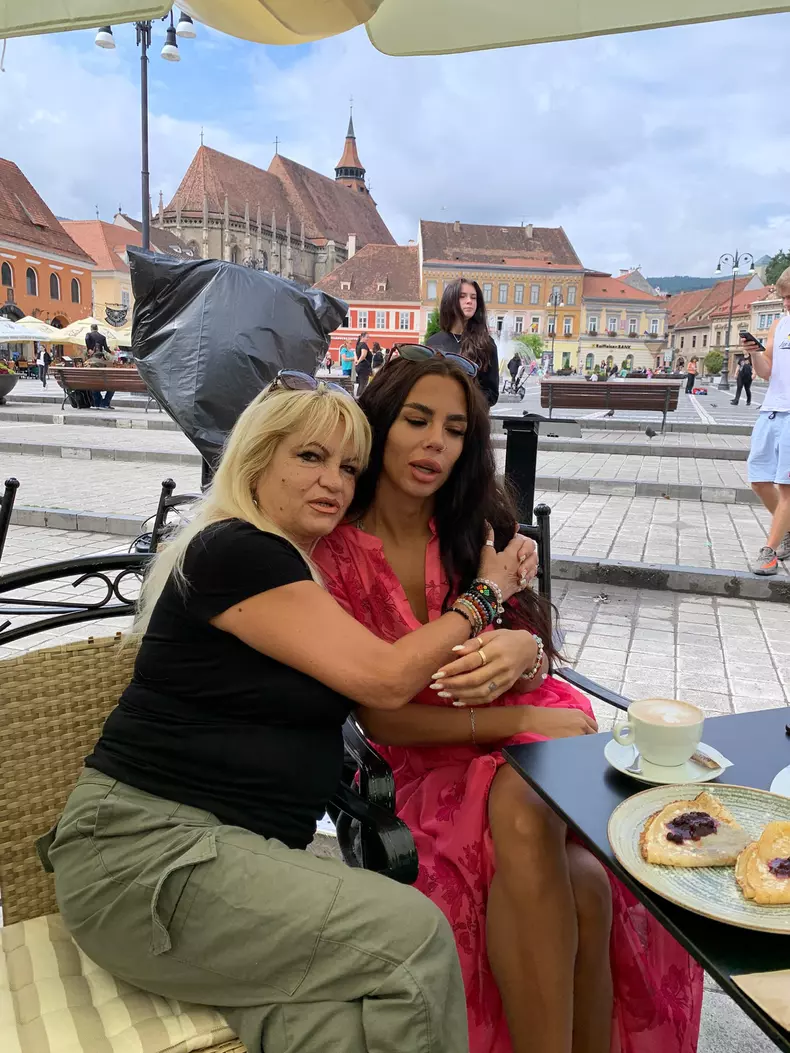 cristina rotaru si mama ei 2