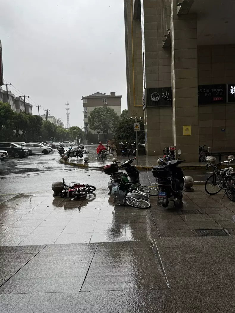 Typhoon Bebika Makes Landfall in Shangha SHANGHAI, CHINA - SEPTEMBER 16, 2024 - Electric bikes are blown down during str