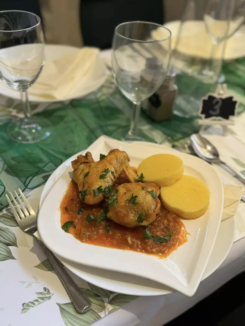 Mâncare tradițională restaurant Carpatina Foto Facebook Carpatina Restaurant 3