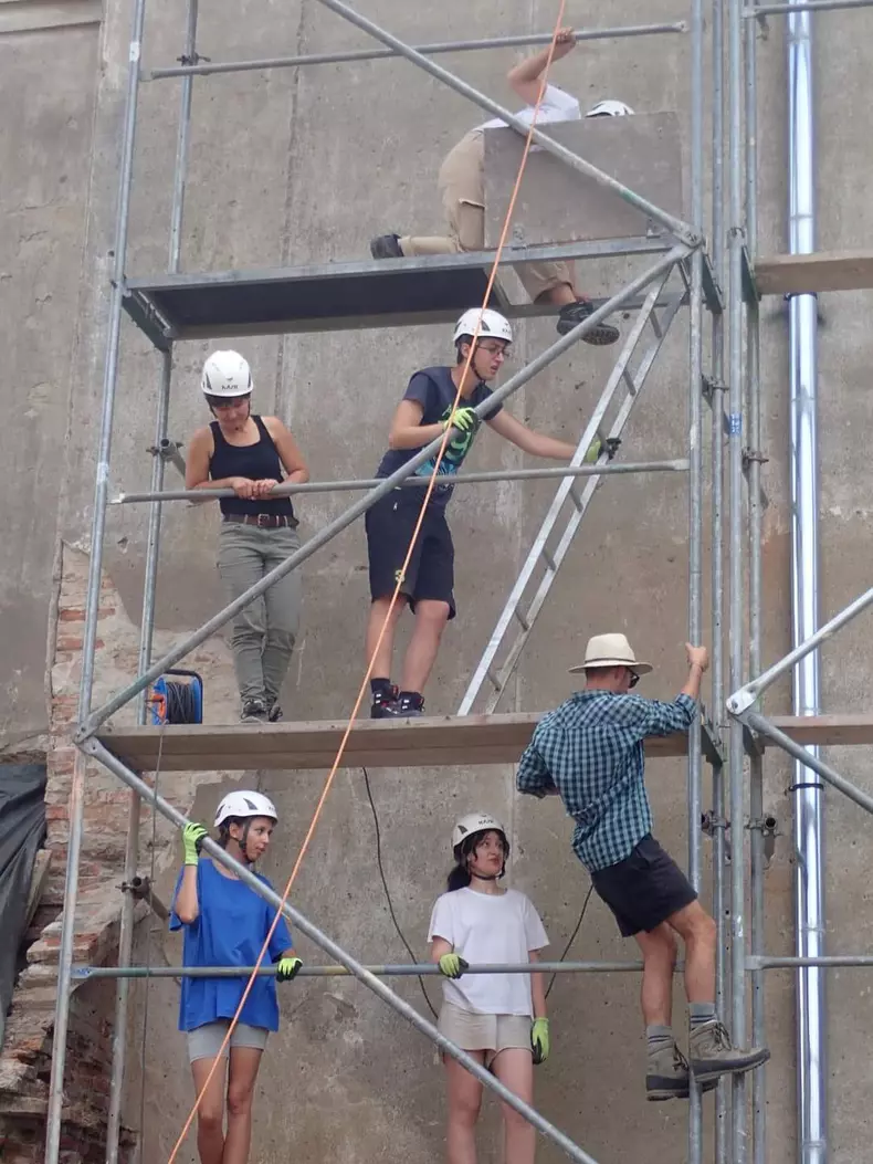 ambulanta pentru monumente in actiune la biserica